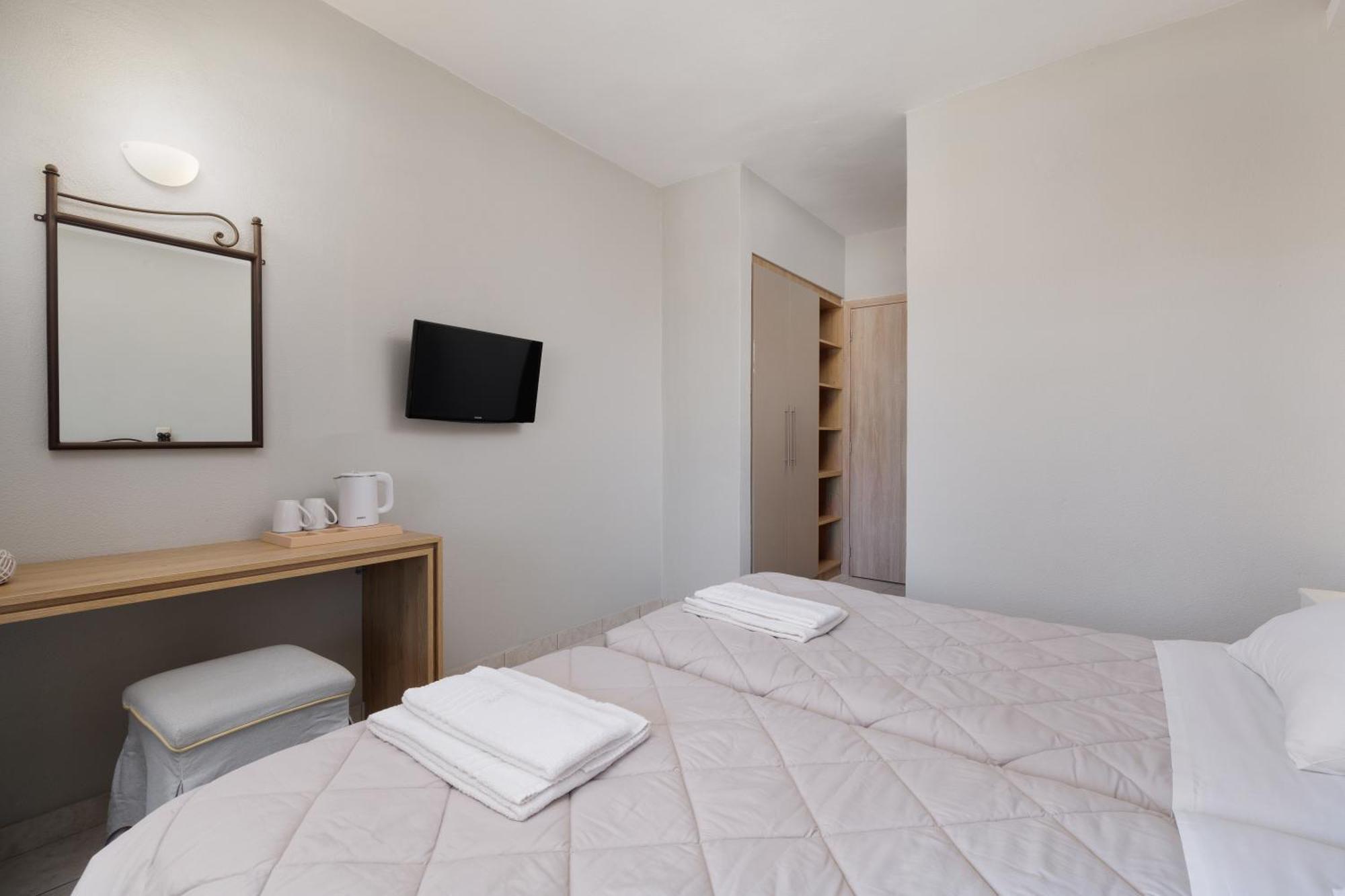 Louvre Hotel 고우비아 외부 사진