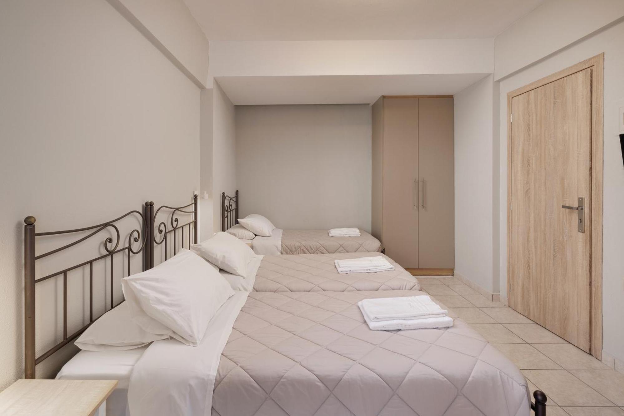 Louvre Hotel 고우비아 외부 사진